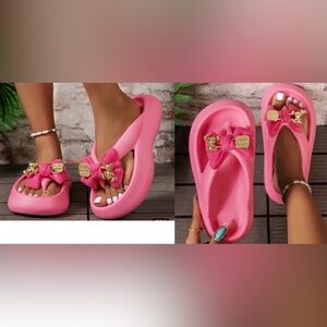 PINK TEDDY BEAR BOW BUBBLEGUM PINK FLIP FLOPS. LIKE WALKING ON MARSHMALLOWS Sz10